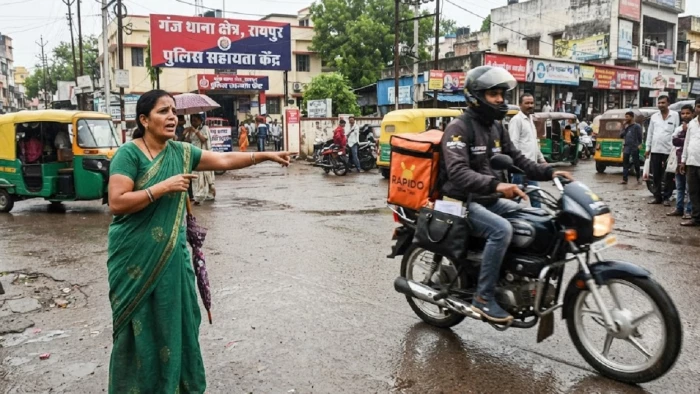 Crime News: रैपिडो चालक पर महिला यात्री का हैंडबैग लेकर फरार होने का आरोप, ₹65 हजार का सामान गायब