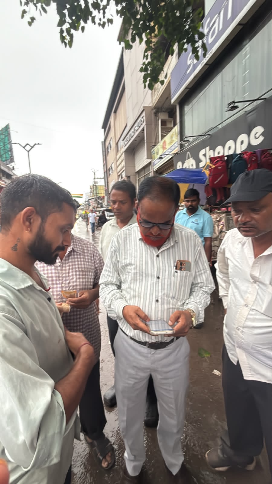 Raipur News: मालवीय मार्ग और शास्त्री मार्केट में अतिक्रमण पर कार्रवाई, ठेला संचालकों से 15 हजार का ई-चालान