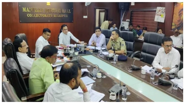 Bilaspur News: जल जीवन मिशन के लंबित भुगतान को मिली मंजूरी, ग्रामीण योजनाओं पर कलेक्टर ने की समीक्षा
