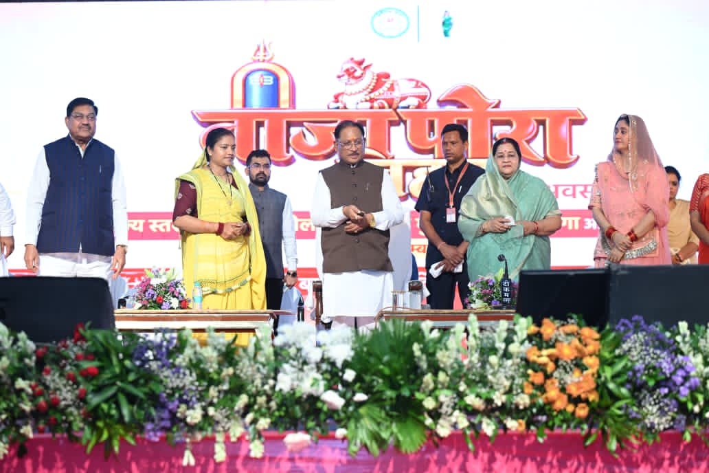 Raipur Teeja-Pora News: मुख्यमंत्री निवास बना बहनों का मायका, फुगड़ी-झूले के बीच गूंजा तीजा-पोरा का उल्लास रायपुर। नवा रायपुर स्थित मुख्यमंत्री निवास