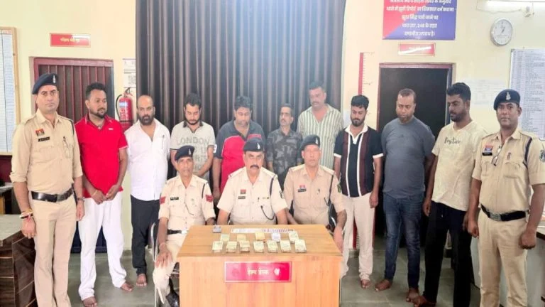 Janjgir-Champa Gambling Raid: सुनसान मकान में जुआ खेलते 9 आरोपी गिरफ्तार, 4.28 लाख रुपये नकद जब्त